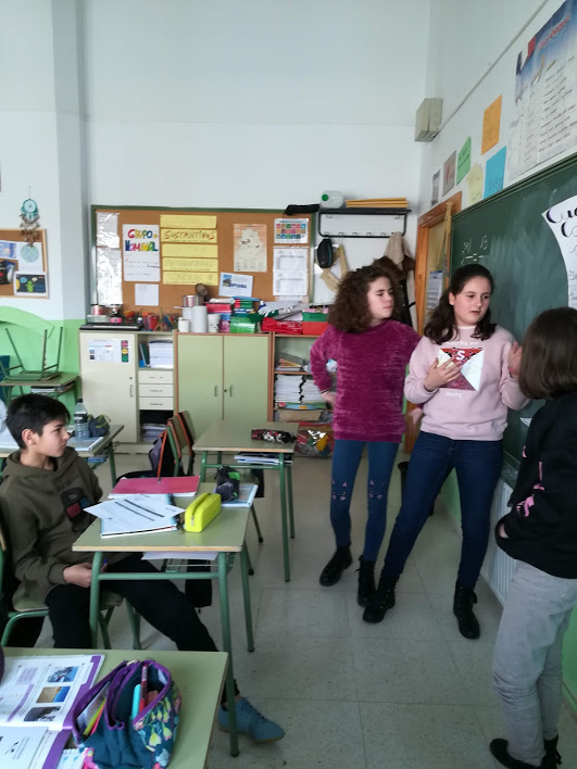 Exponiendo el trabajo Formamos los grupos