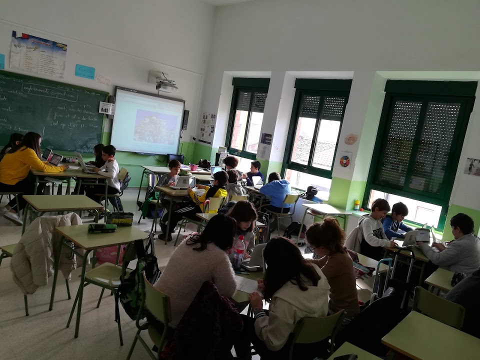 Trabajando en grupos Formamos los grupos