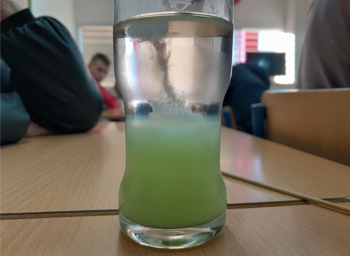 Imagen de experimentos realizados por el alumnado